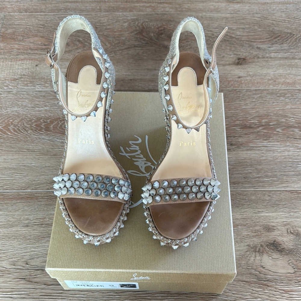 Christian Louboutin Women's Tan Studded Sandals LATA 110 Calf Size 39
